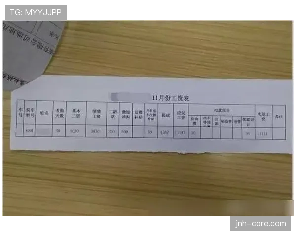 如果杨千霖去菜市场，我敢打包票他拎的那袋能把我一个月工资买跑光