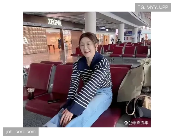 陈梦素颜像隔壁小妹，行李箱奢成了主角